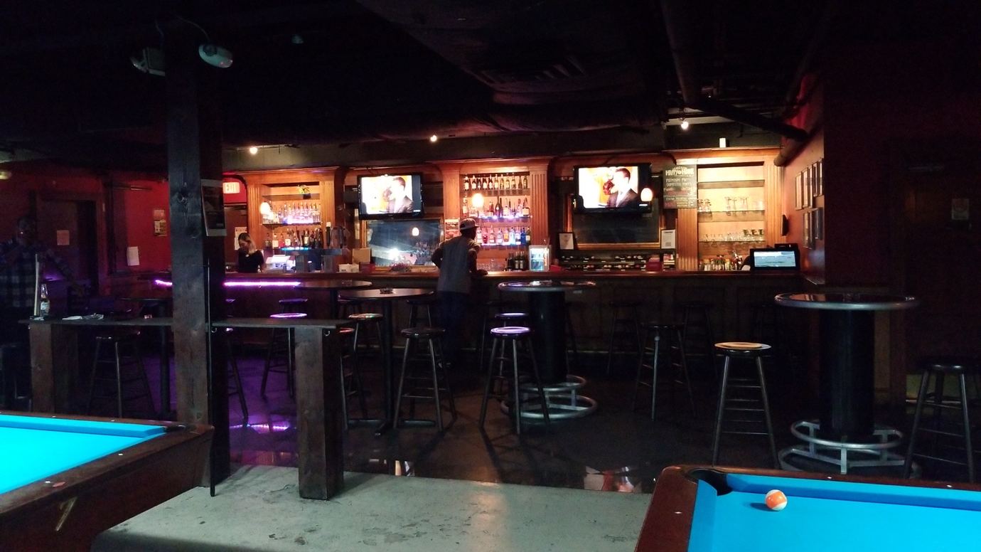 Revolution Rocks And Billiards, Centreville