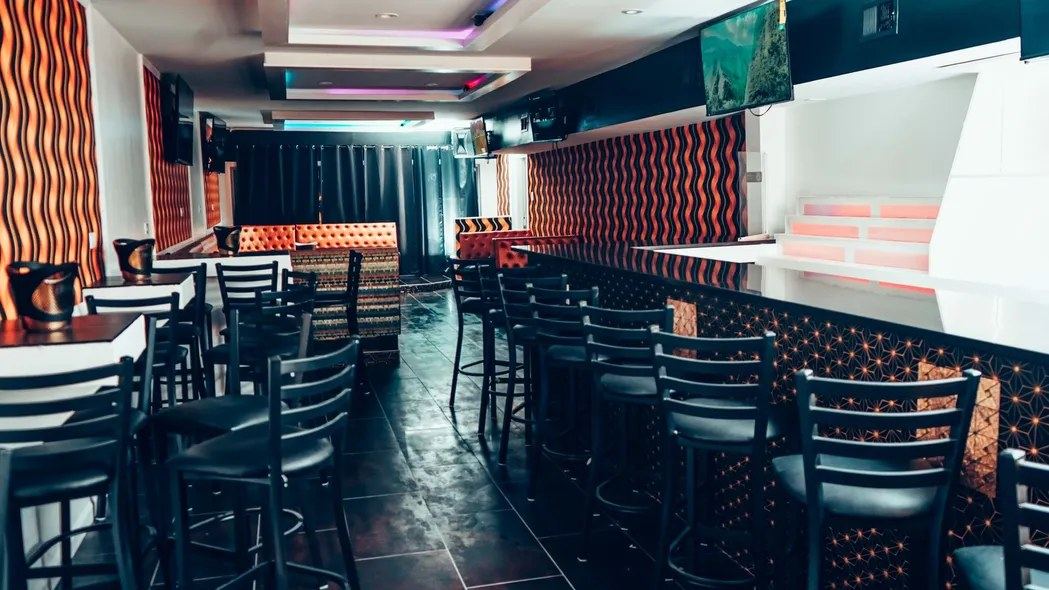Flirt Lounge, Crystal City