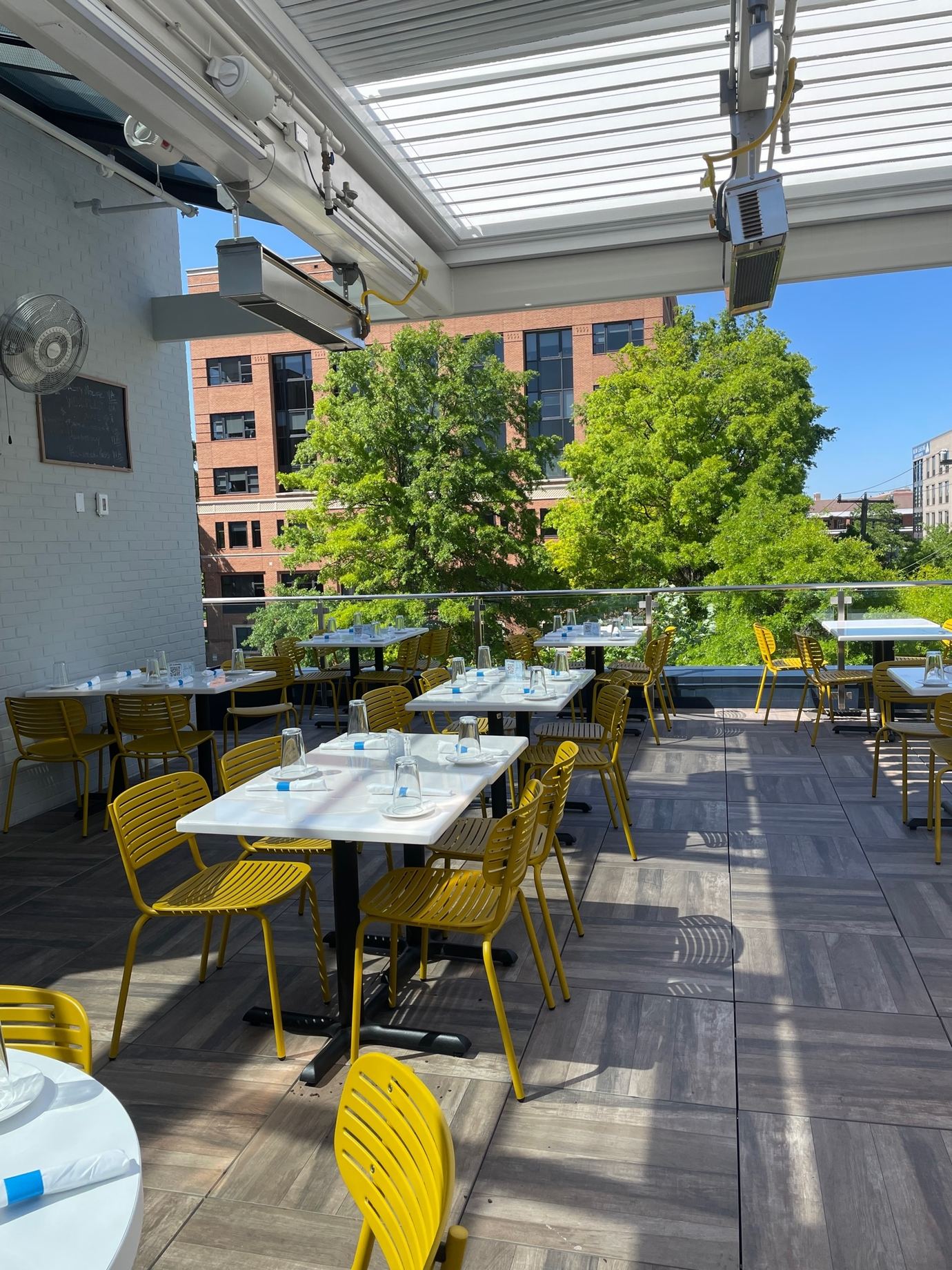 Hank's Oyster Bar, Old Town North