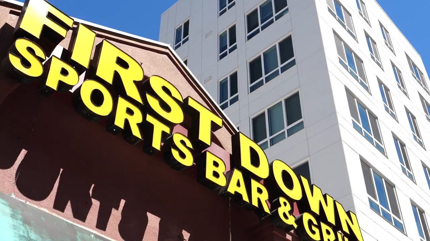 First Down Sports Bar and Grill, Ballston