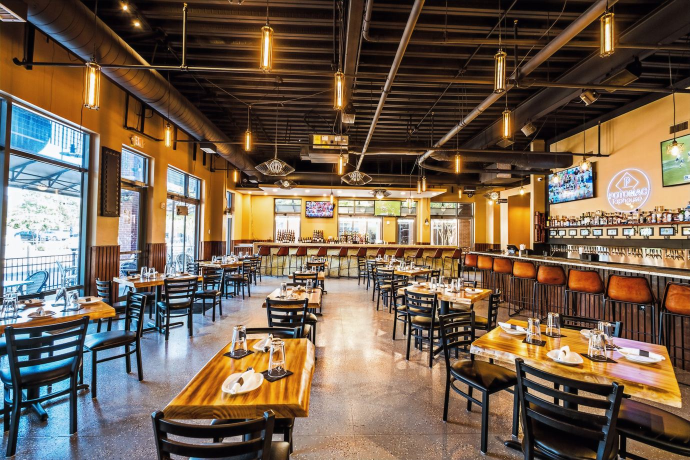 Potomac Tap House & Grill, Ashburn